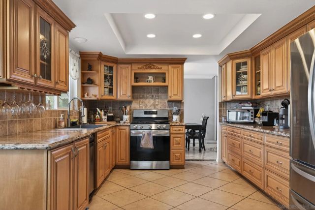 800 Calle Higuera, Camarillo, CA 93010