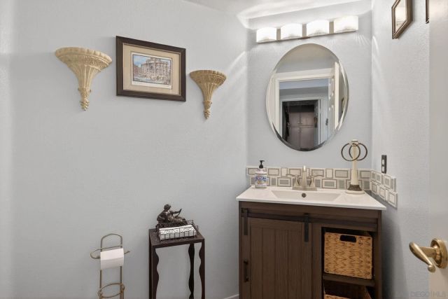 800 Calle Higuera, Camarillo, CA 93010