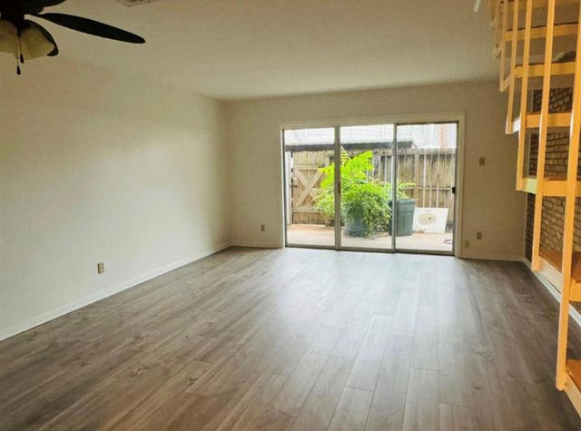 7841 Rue Saint Cyr Street 45, Houston, TX 77074