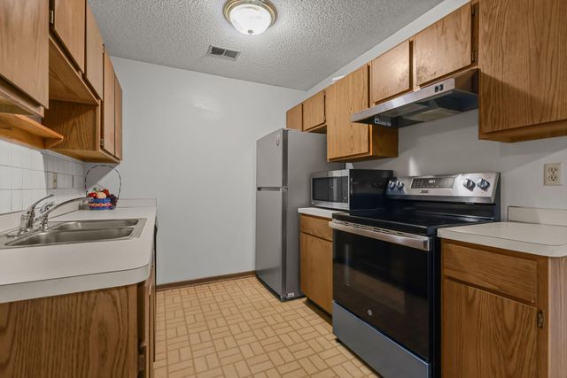 6523 84th Court N, Brooklyn Park, MN 55445