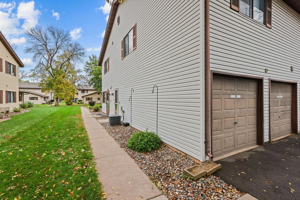 6523 84th Court N, Brooklyn Park, MN 55445