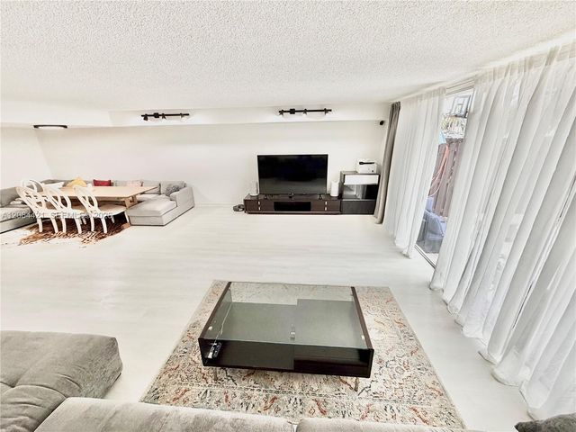 2203 NE 7th Street 14, Hallandale Beach, FL 33009