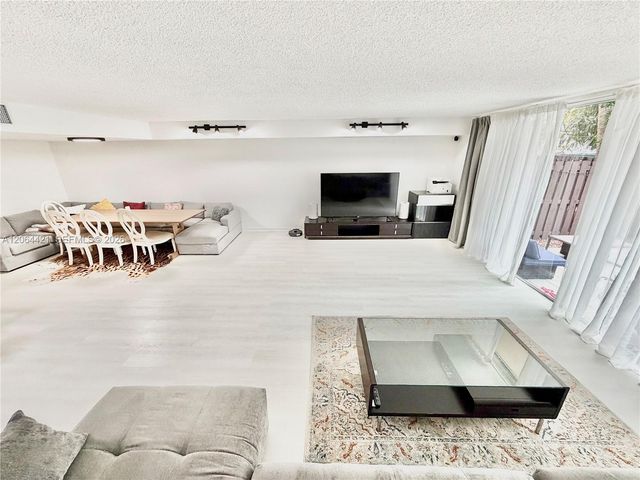 2203 NE 7th Street 14, Hallandale Beach, FL 33009