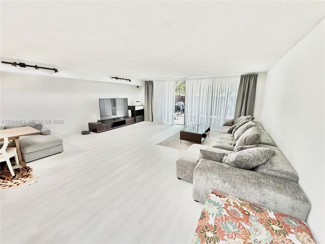 2203 NE 7th Street 14, Hallandale Beach, FL 33009