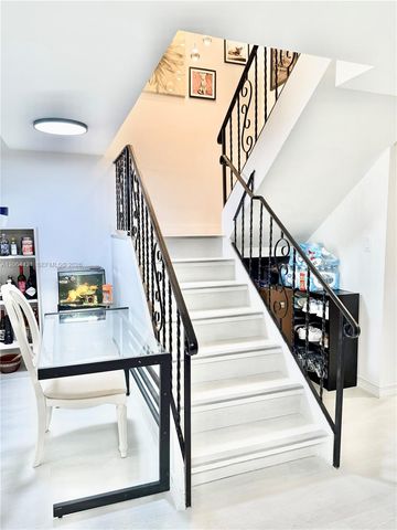 2203 NE 7th Street 14, Hallandale Beach, FL 33009