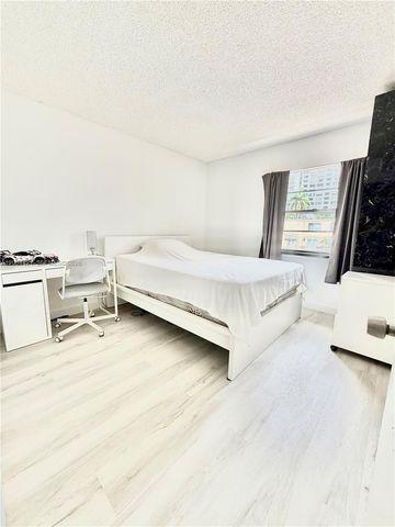 2203 NE 7th Street 14, Hallandale Beach, FL 33009