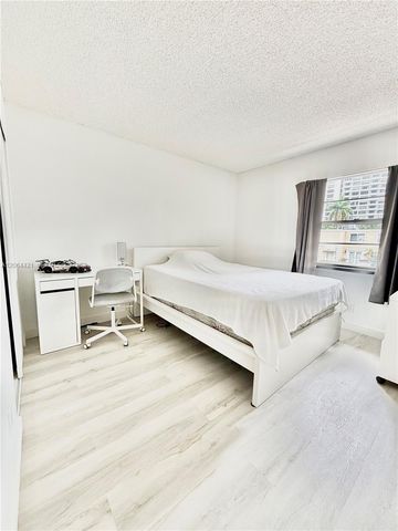 2203 NE 7th Street 14, Hallandale Beach, FL 33009