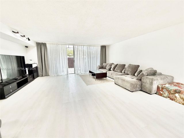 2203 NE 7th Street 14, Hallandale Beach, FL 33009