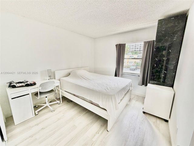 2203 NE 7th Street 14, Hallandale Beach, FL 33009