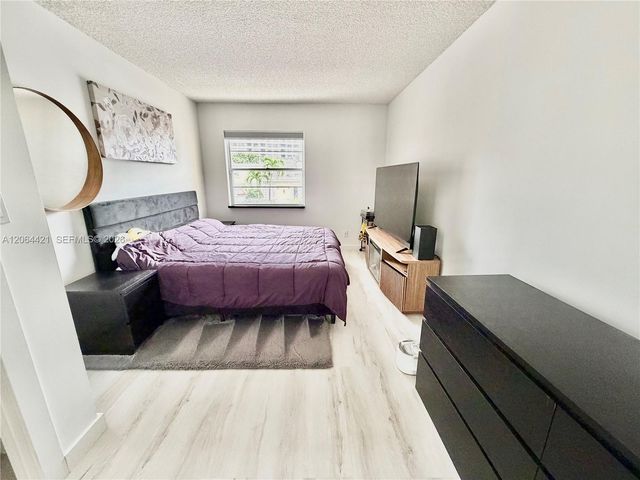2203 NE 7th Street 14, Hallandale Beach, FL 33009