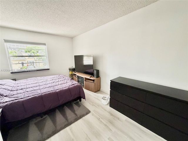 2203 NE 7th Street 14, Hallandale Beach, FL 33009