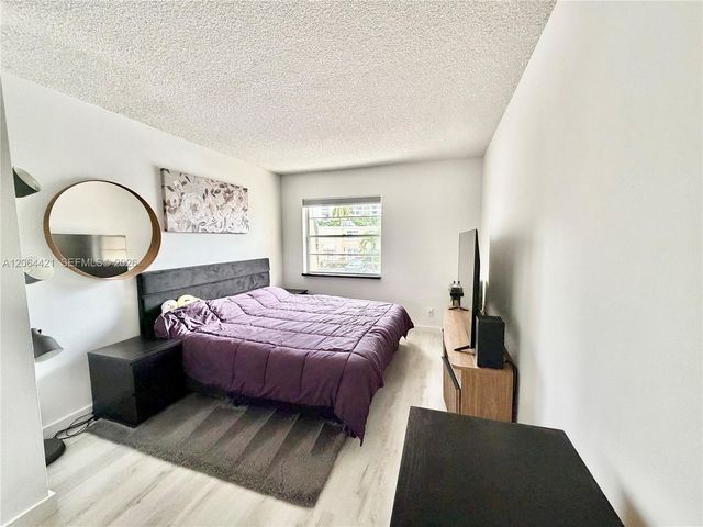 2203 NE 7th Street 14, Hallandale Beach, FL 33009