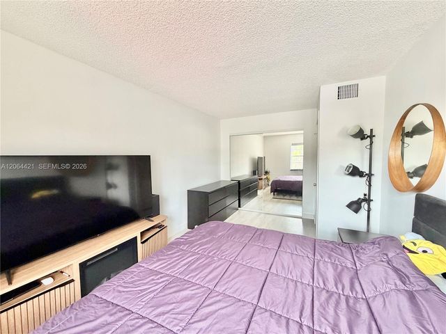 2203 NE 7th Street 14, Hallandale Beach, FL 33009