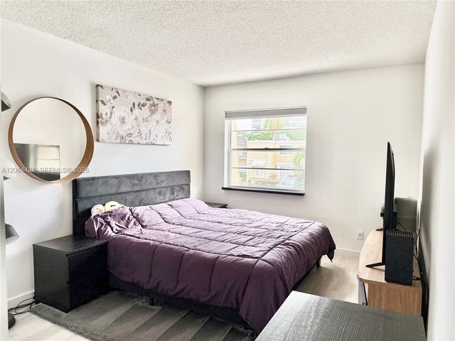 2203 NE 7th Street 14, Hallandale Beach, FL 33009