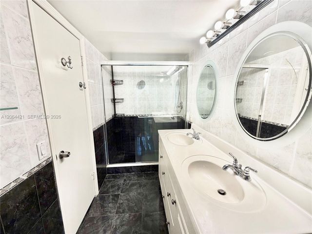 2203 NE 7th Street 14, Hallandale Beach, FL 33009