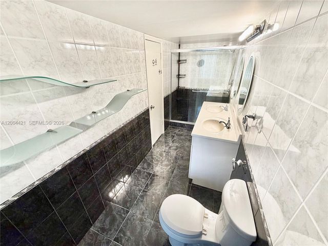 2203 NE 7th Street 14, Hallandale Beach, FL 33009