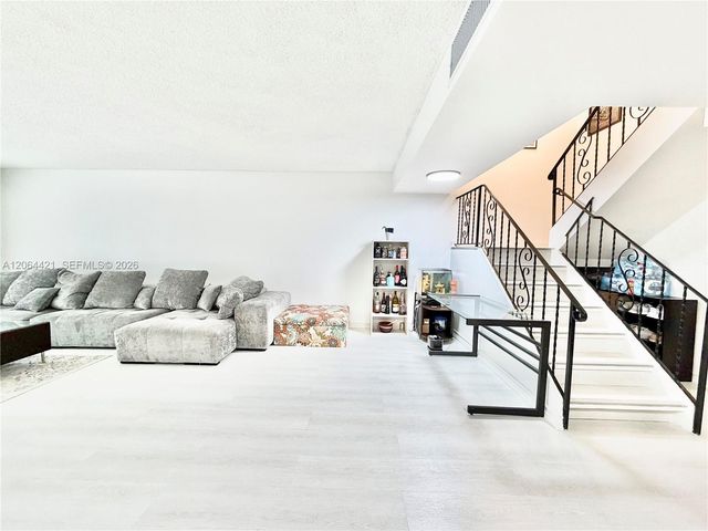 2203 NE 7th Street 14, Hallandale Beach, FL 33009