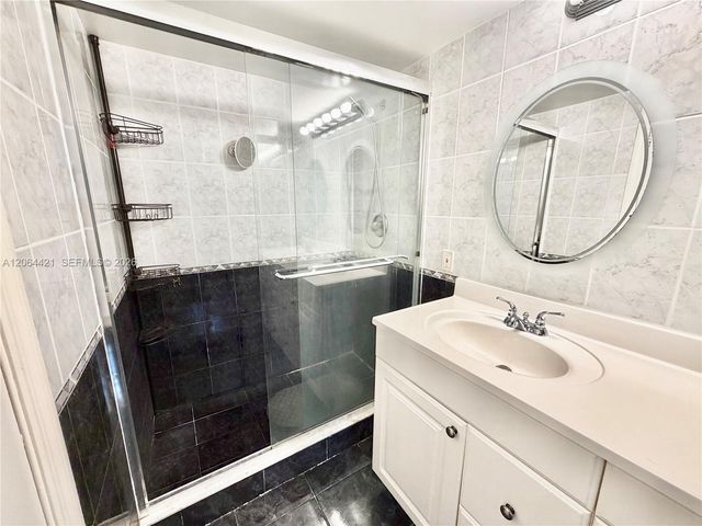 2203 NE 7th Street 14, Hallandale Beach, FL 33009