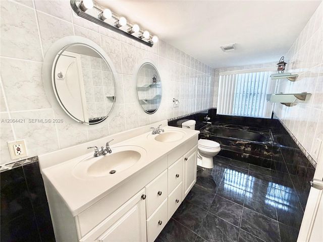 2203 NE 7th Street 14, Hallandale Beach, FL 33009