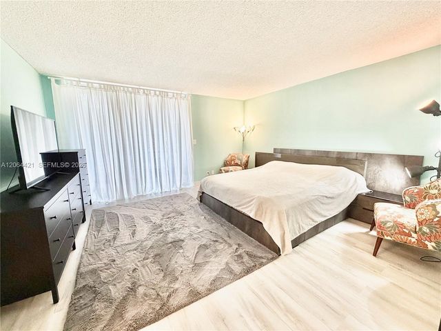 2203 NE 7th Street 14, Hallandale Beach, FL 33009