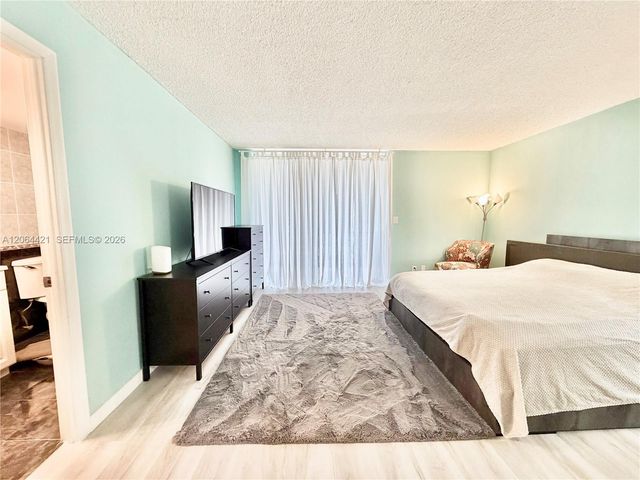 2203 NE 7th Street 14, Hallandale Beach, FL 33009