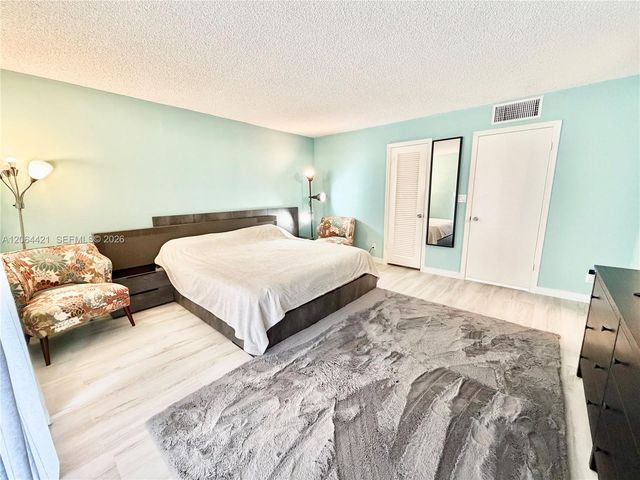 2203 NE 7th Street 14, Hallandale Beach, FL 33009