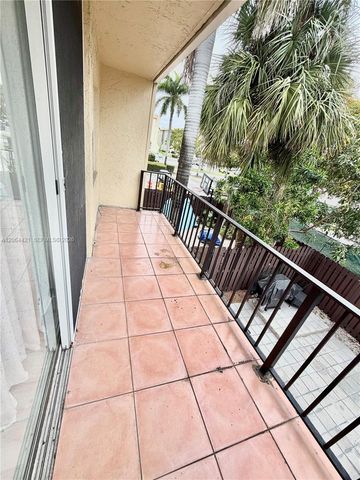 2203 NE 7th Street 14, Hallandale Beach, FL 33009