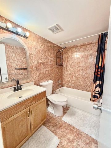 2203 NE 7th Street 14, Hallandale Beach, FL 33009