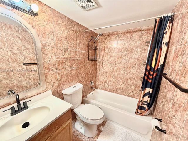 2203 NE 7th Street 14, Hallandale Beach, FL 33009