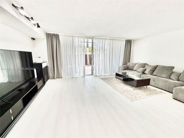 2203 NE 7th Street 14, Hallandale Beach, FL 33009