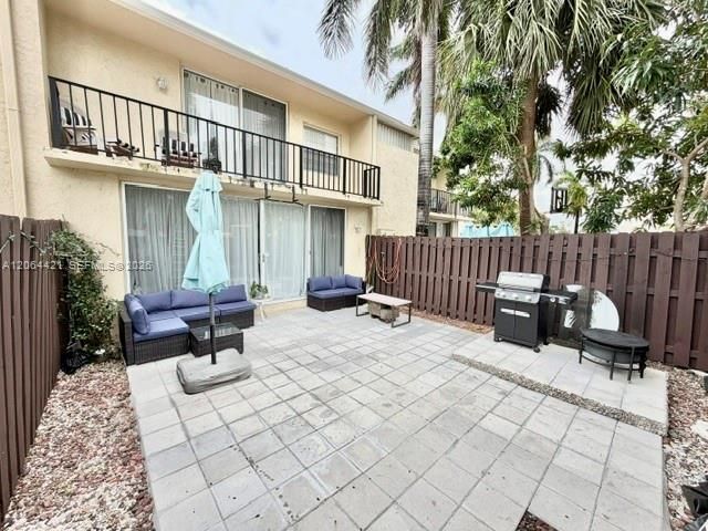 2203 NE 7th Street 14, Hallandale Beach, FL 33009