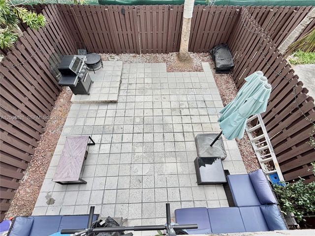 2203 NE 7th Street 14, Hallandale Beach, FL 33009