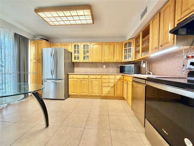 2203 NE 7th Street 14, Hallandale Beach, FL 33009