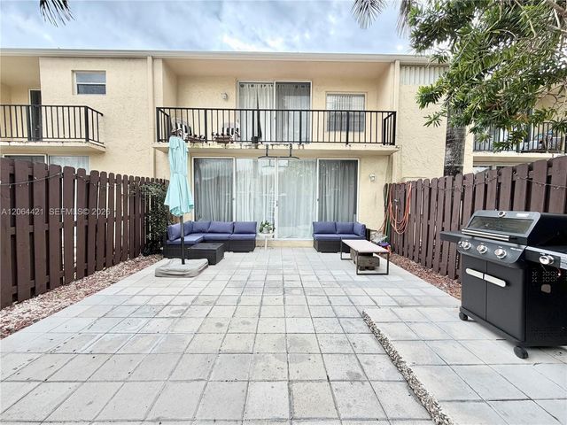 2203 NE 7th Street 14, Hallandale Beach, FL 33009