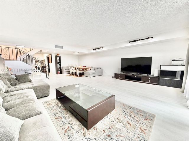 2203 NE 7th Street 14, Hallandale Beach, FL 33009
