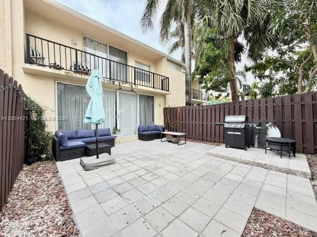 2203 NE 7th Street 14, Hallandale Beach, FL 33009