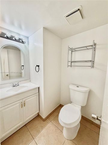 2203 NE 7th Street 14, Hallandale Beach, FL 33009