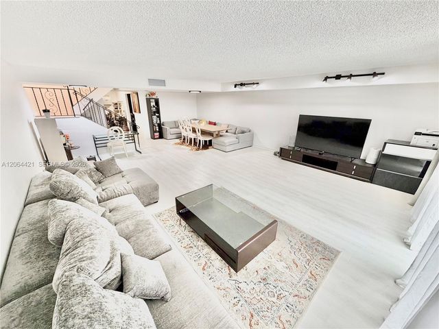 2203 NE 7th Street 14, Hallandale Beach, FL 33009
