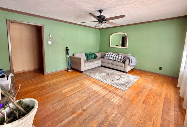 1212 Devonshire Street, Hobart, IN 46342