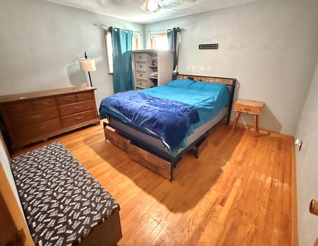 1212 Devonshire Street, Hobart, IN 46342