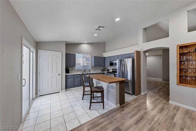 833 Glitter Glen Court, Las Vegas, NV 89123