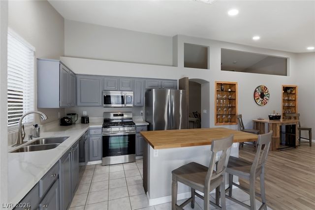 833 Glitter Glen Court, Las Vegas, NV 89123