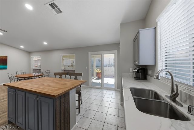 833 Glitter Glen Court, Las Vegas, NV 89123