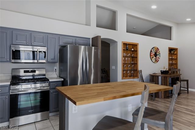 833 Glitter Glen Court, Las Vegas, NV 89123