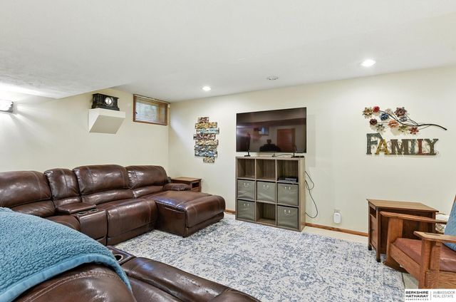 17239 Orchard Avenue, Omaha, NE 68135