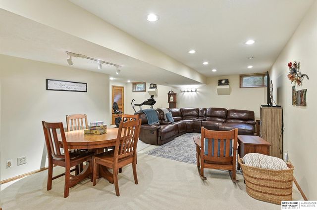 17239 Orchard Avenue, Omaha, NE 68135