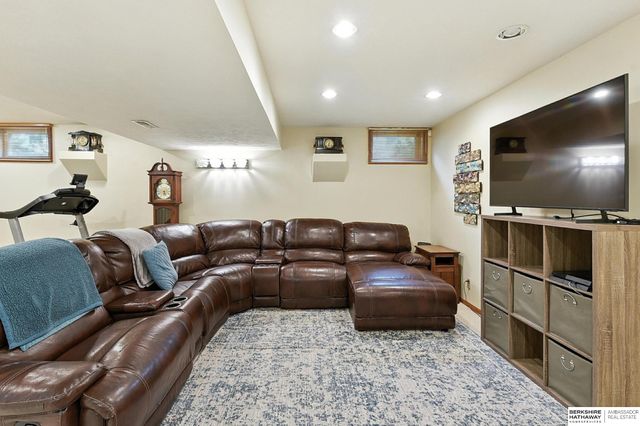 17239 Orchard Avenue, Omaha, NE 68135