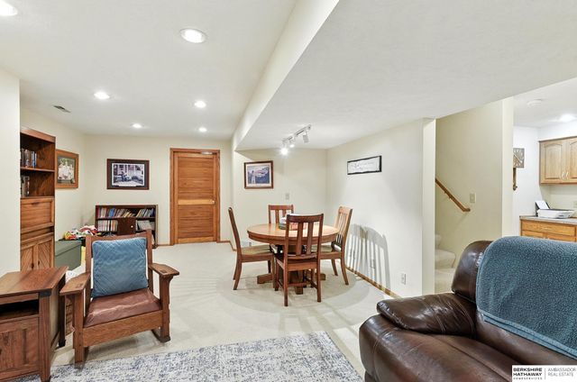 17239 Orchard Avenue, Omaha, NE 68135