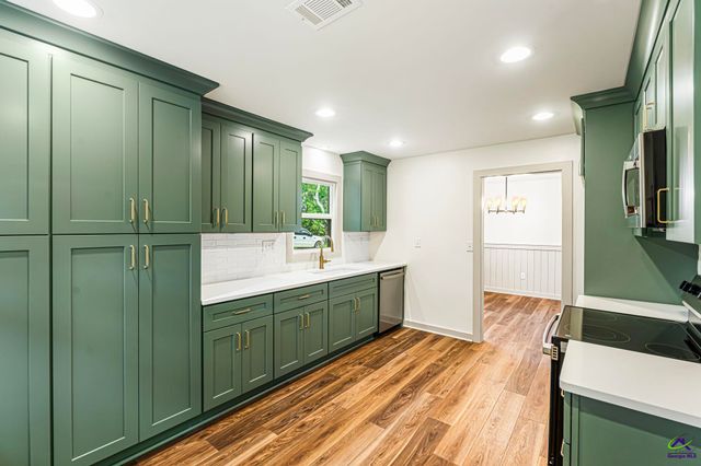 106 Williams Dr, Bonaire, GA 31005