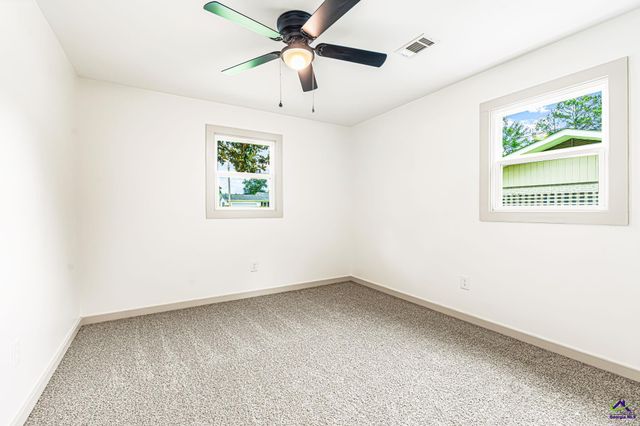 106 Williams Dr, Bonaire, GA 31005